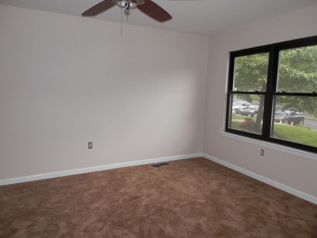 Building Photo - 132 Bishop Dr