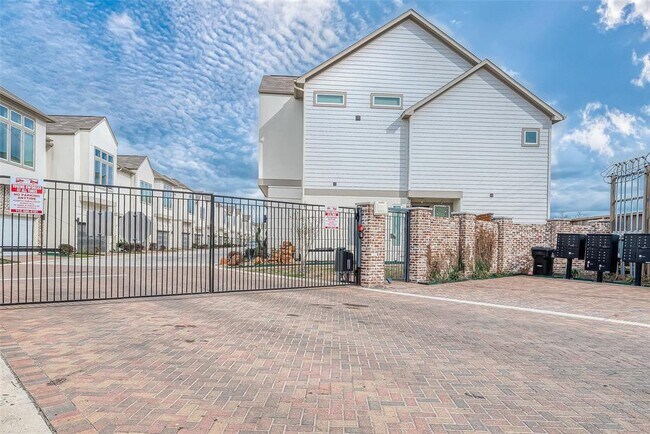 Building Photo - 139 Knightsbridge Park Ln