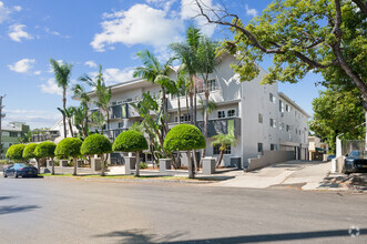 Building Photo - Chateau Barry Apartments