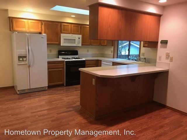 Foto del edificio - 1321 Tabitha Ct NW