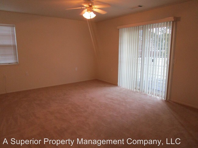 Building Photo - 773 NE Savannah Dr