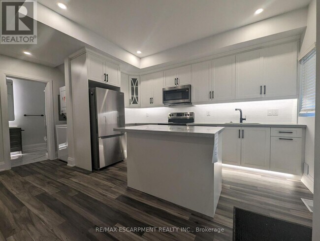 Photo du bâtiment - 333-333 Emerald St N