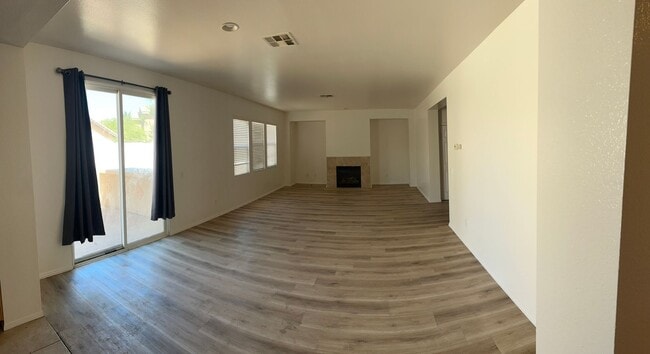 Foto del edificio - Large 5 bedroom / 2.5 Bathroom Perris Home