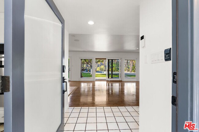 Building Photo - 3761 Sheridge Dr