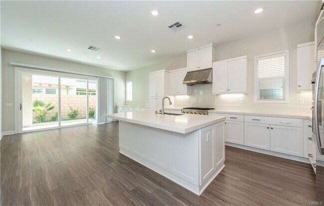 Building Photo - 631 Cardona