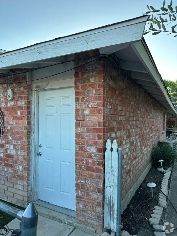 Building Photo - 11203 Belair Dr
