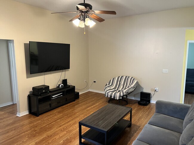 Foto del edificio - 1207 Chimera Ln