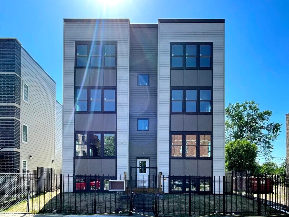 Primary Photo - 6428 S Maryland Ave
