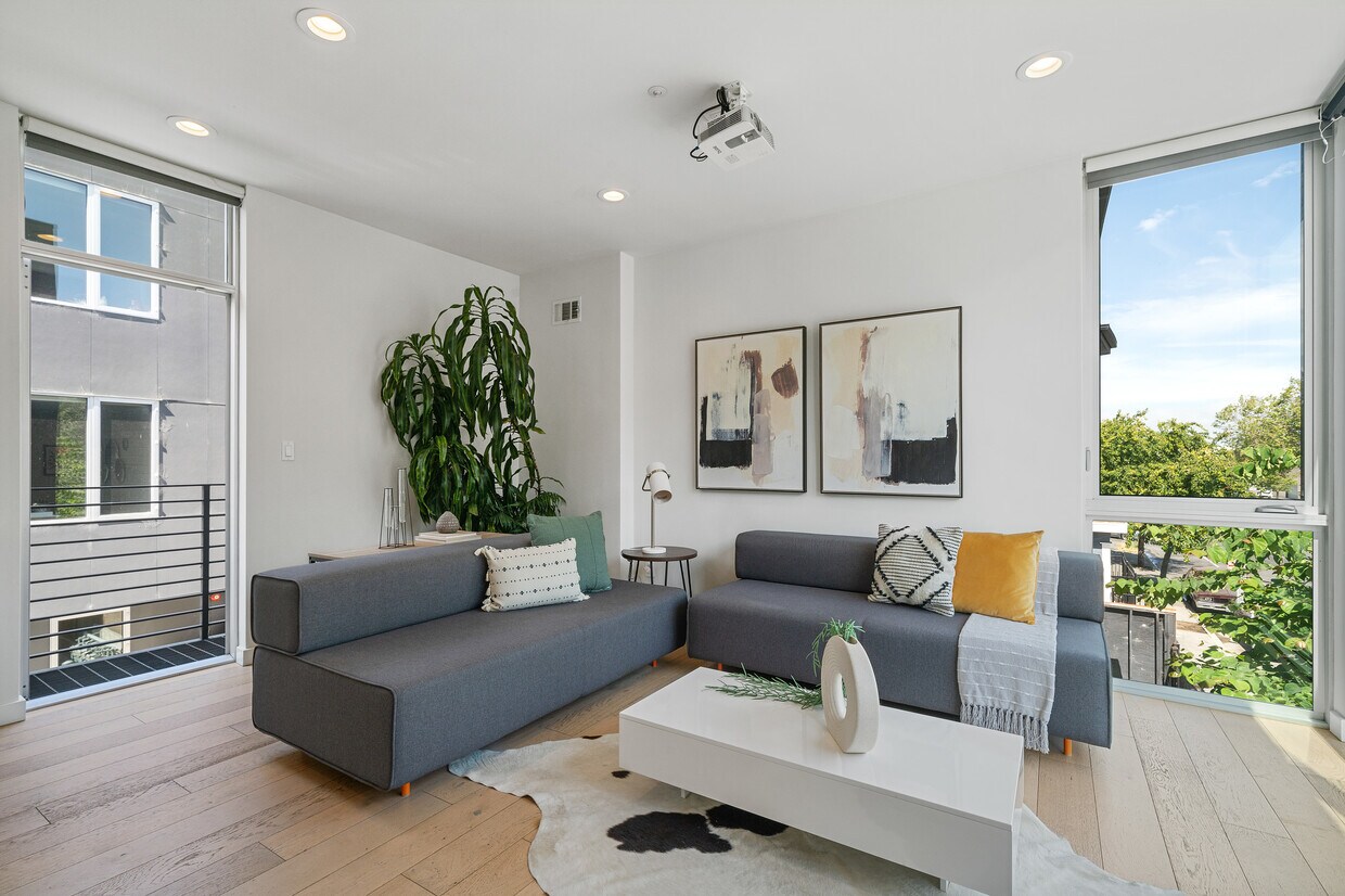 Photo - 867 W Grand Ave (Oakland, CA)