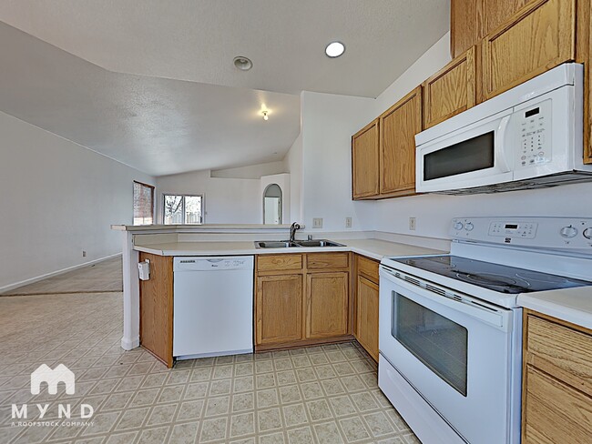 Building Photo - 1555 Polo Park Dr