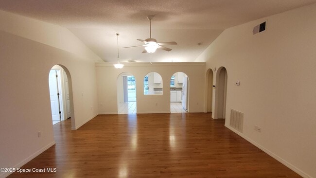 Foto del edificio - 2115 Sierra St