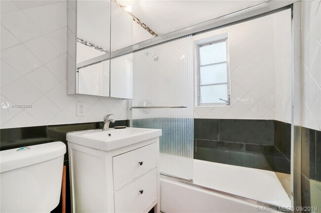 Building Photo - 1521 Meridian Ave