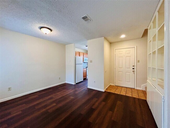 Foto del edificio - 8902 Schick Rd