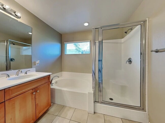 Building Photo - 1050 E Agate Ct