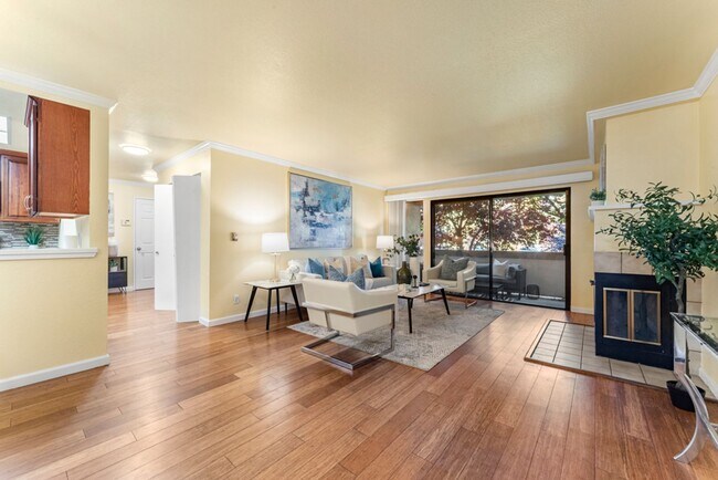 Foto del edificio - Charming 2-Bedroom, 2-Bathroom Condo with ...
