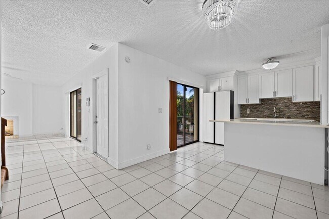 Building Photo - 1560 Forest Lakes Cir
