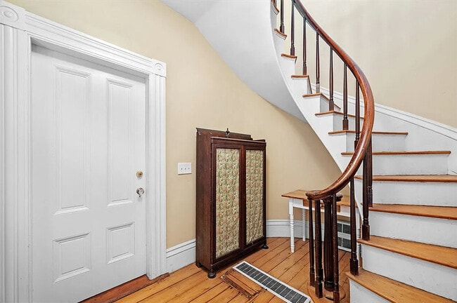 Photo - 102 Bridge St Apartment