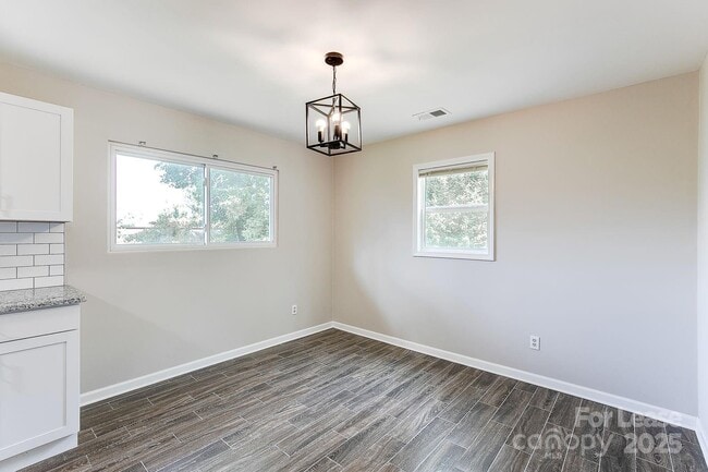 Building Photo - 4027 Bearwood Ave
