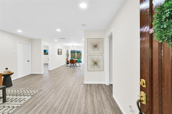 Foto del edificio - 9714 Blankenship Dr