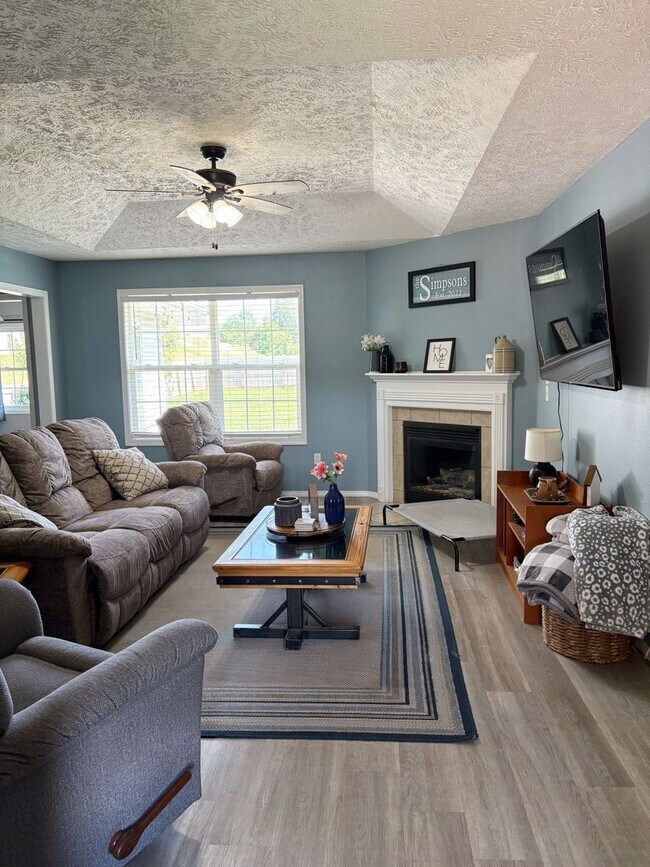 Foto del edificio - Pre-Leasing Now - Charming 3 Bed / 2 Bath ...