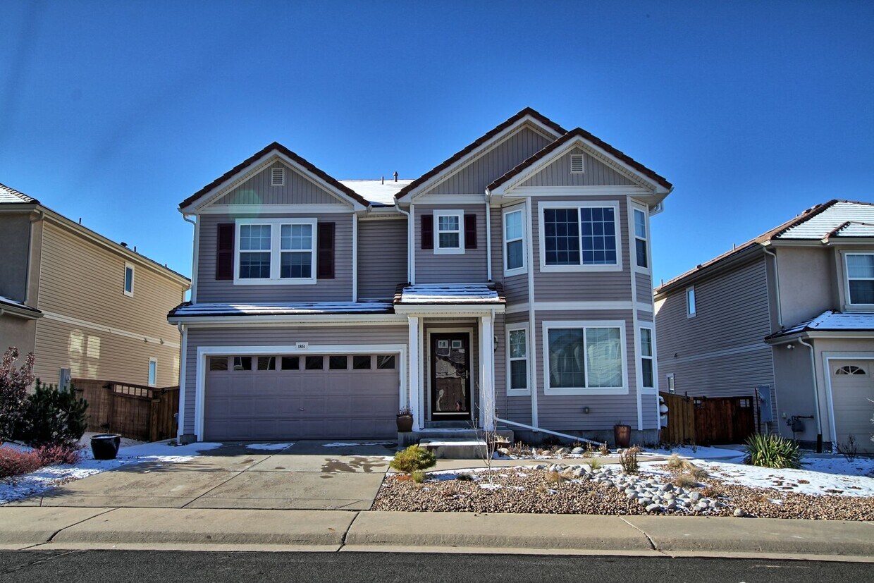 Primary Photo - 4 bed 2.5 bath Meadows home with mountain ...