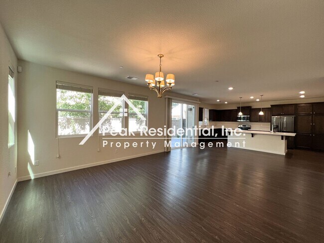 Foto del edificio - Beautiful Folsom 4bd/3ba Home with 2 Car Garage - Must See