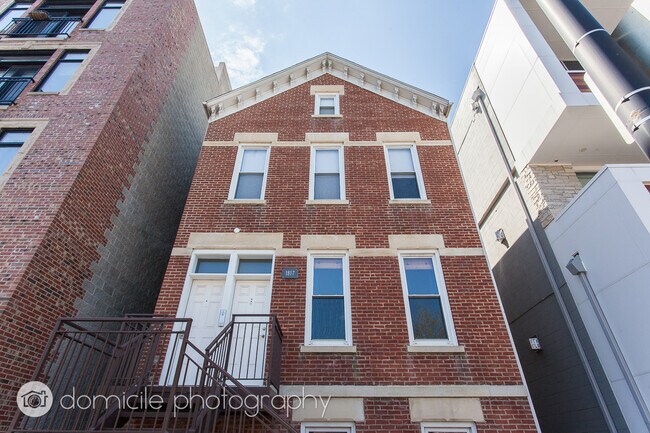 Foto del edificio - 1817 W Armitage Ave