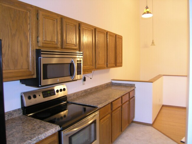 Building Photo - 1611 Elcadore Dr