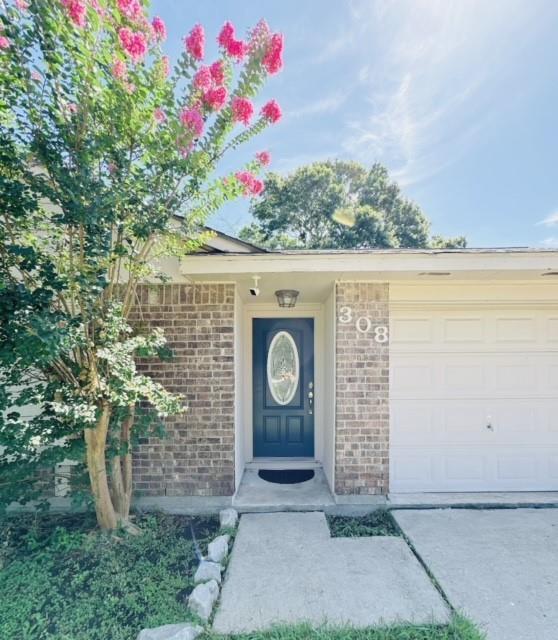 Primary Photo - 308 Knoll Forest Dr