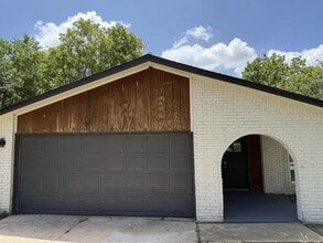 Building Photo - 7207 E Meadow Bend Dr