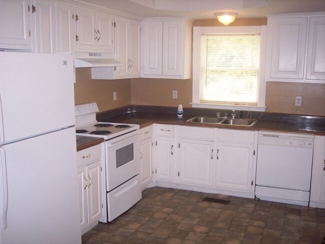 Building Photo - Completely Renovated Ranch on Large Lot