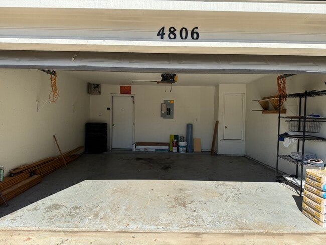 Foto del edificio - 4806 Silver Leaf Ct