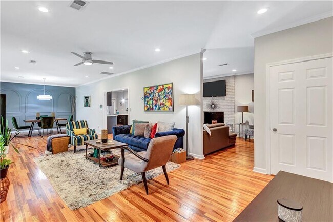 Foto del edificio - 2418 Bollingbrook Dr SW