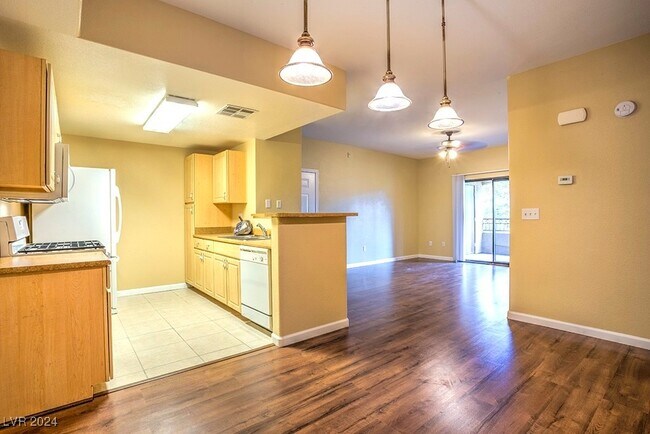Building Photo - 8250 N Grand Canyon Dr