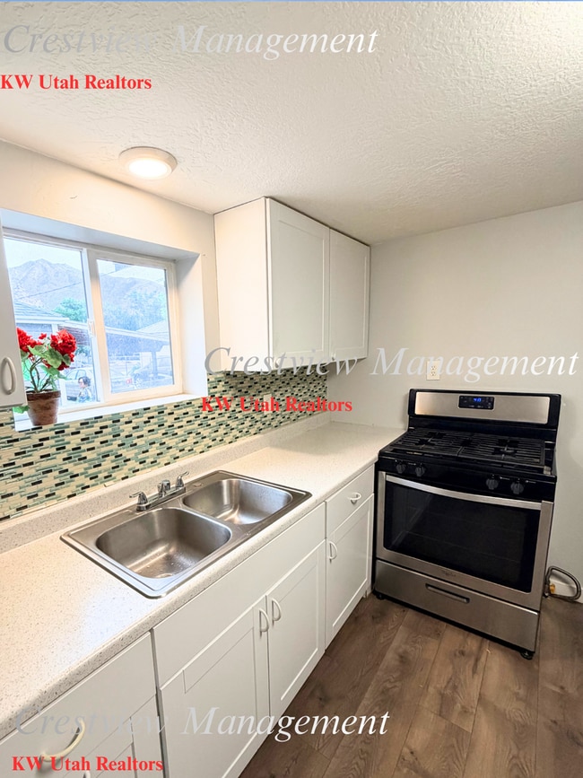 Foto del edificio - Monroe Blvd Duplex