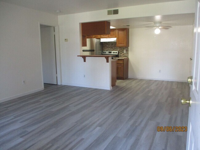 Foto del edificio - Available Now!