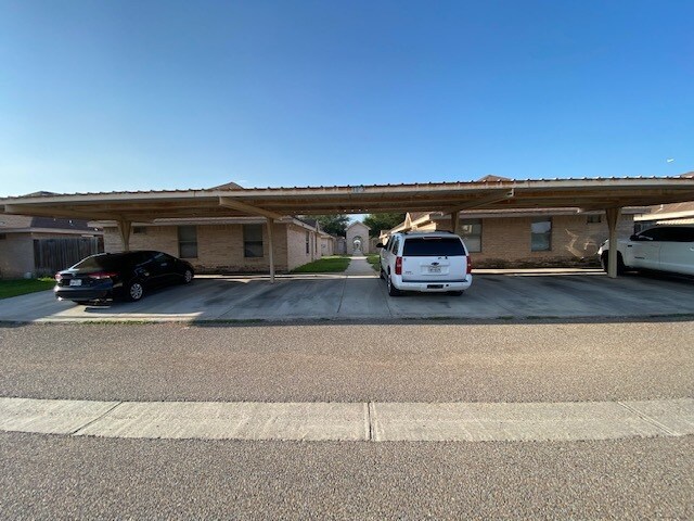 Building Photo - 1001 Cedarwood Dr