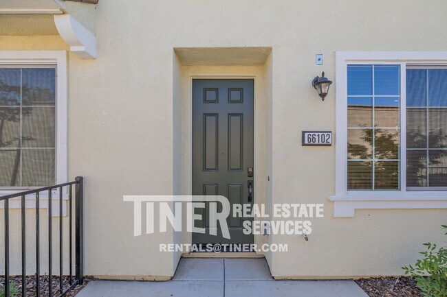 Building Photo - Modern Natomas Townhome with Community pool!