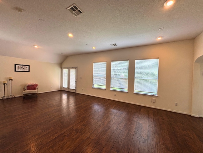 Building Photo - 56 Medici