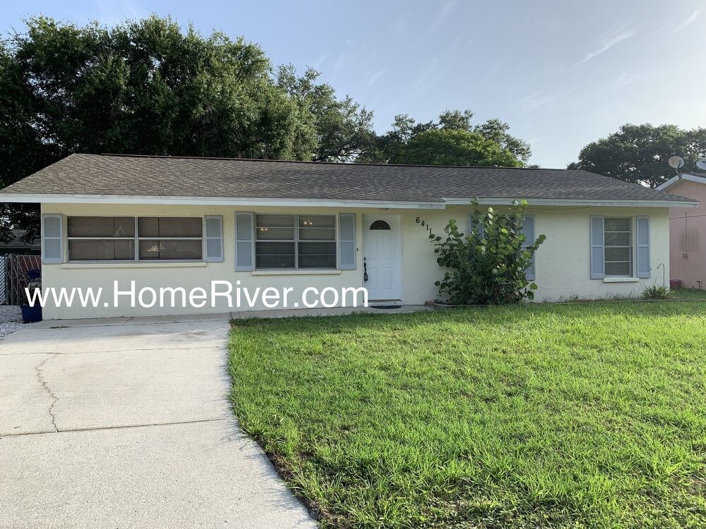 Primary Photo - 4 bedroom with fenced yard