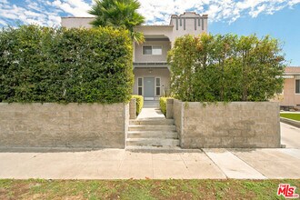 Building Photo - 840 N Fuller Ave