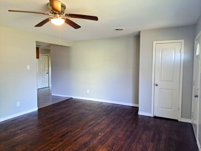 Foto del edificio - 3 Bed / 2 Bath / 1 Car Garage
