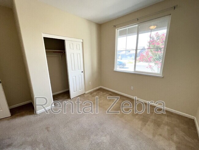 Foto del edificio - 436 Glendon Pl