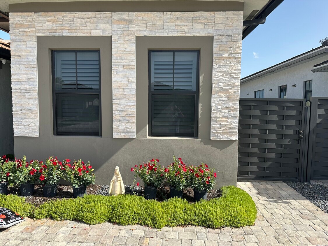 Foto principal - 15138 SW 28th St