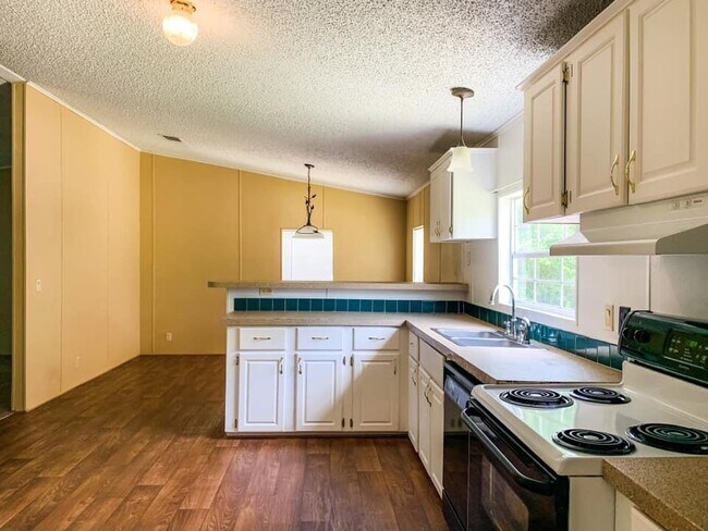 Foto del edificio - 694 County Hwy 183 N