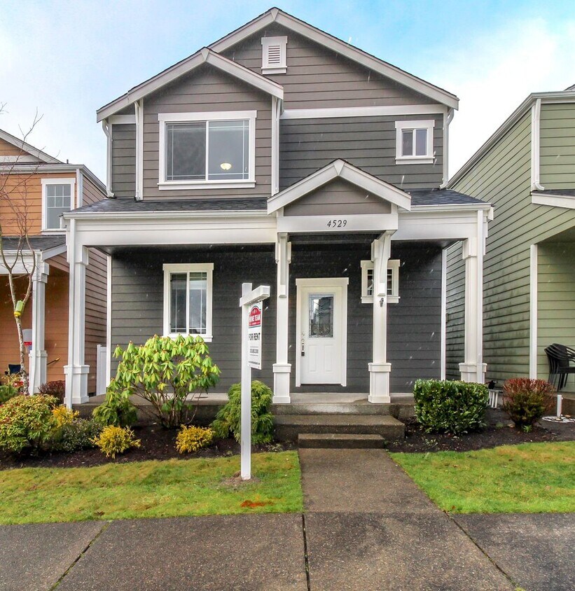 Foto principal - Beautiful Lacey Home with new paint and carpet in Popular Edgewater Community