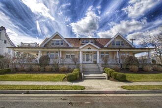 Building Photo - 2 S Dudley Ave