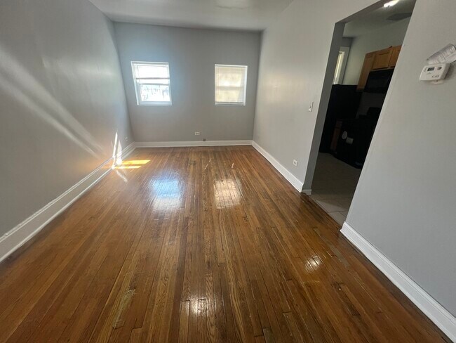 Foto del edificio - 6611 S Greenwood Ave