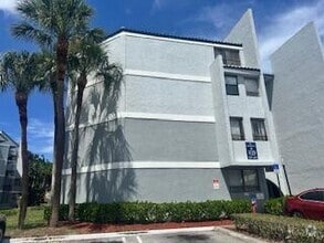 Building Photo - 1720 N Congress Ave