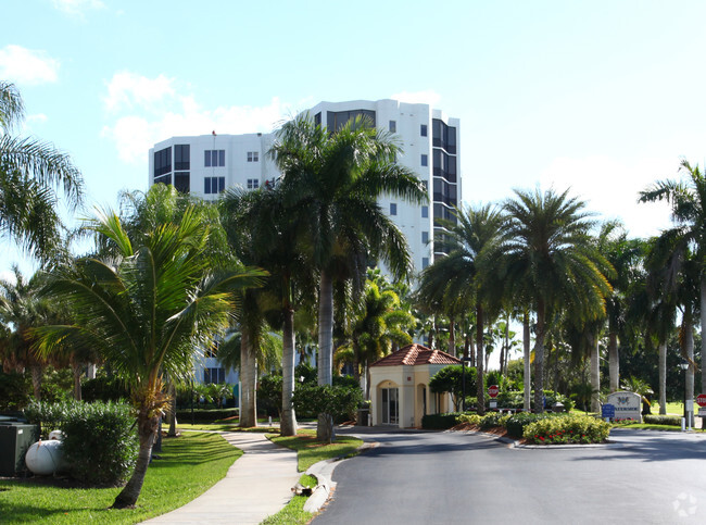 Building Photo - Manatee Bay at Waterside